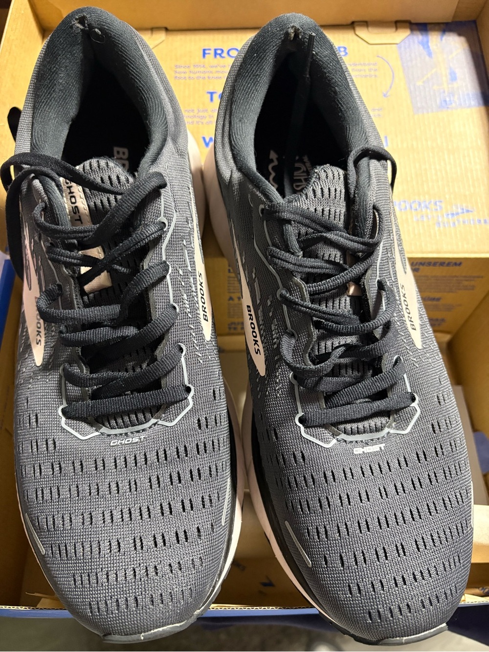 Brooks Men's Black Athletic Shoes( READ)